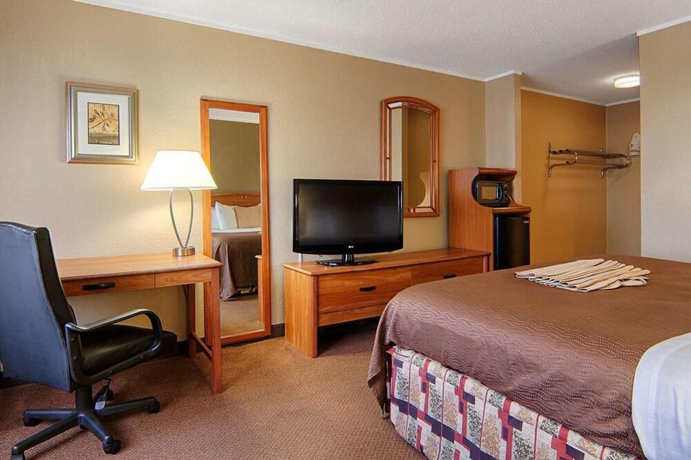 Norwood Inn & Suites Mankato North Mankato ภายนอก รูปภาพ