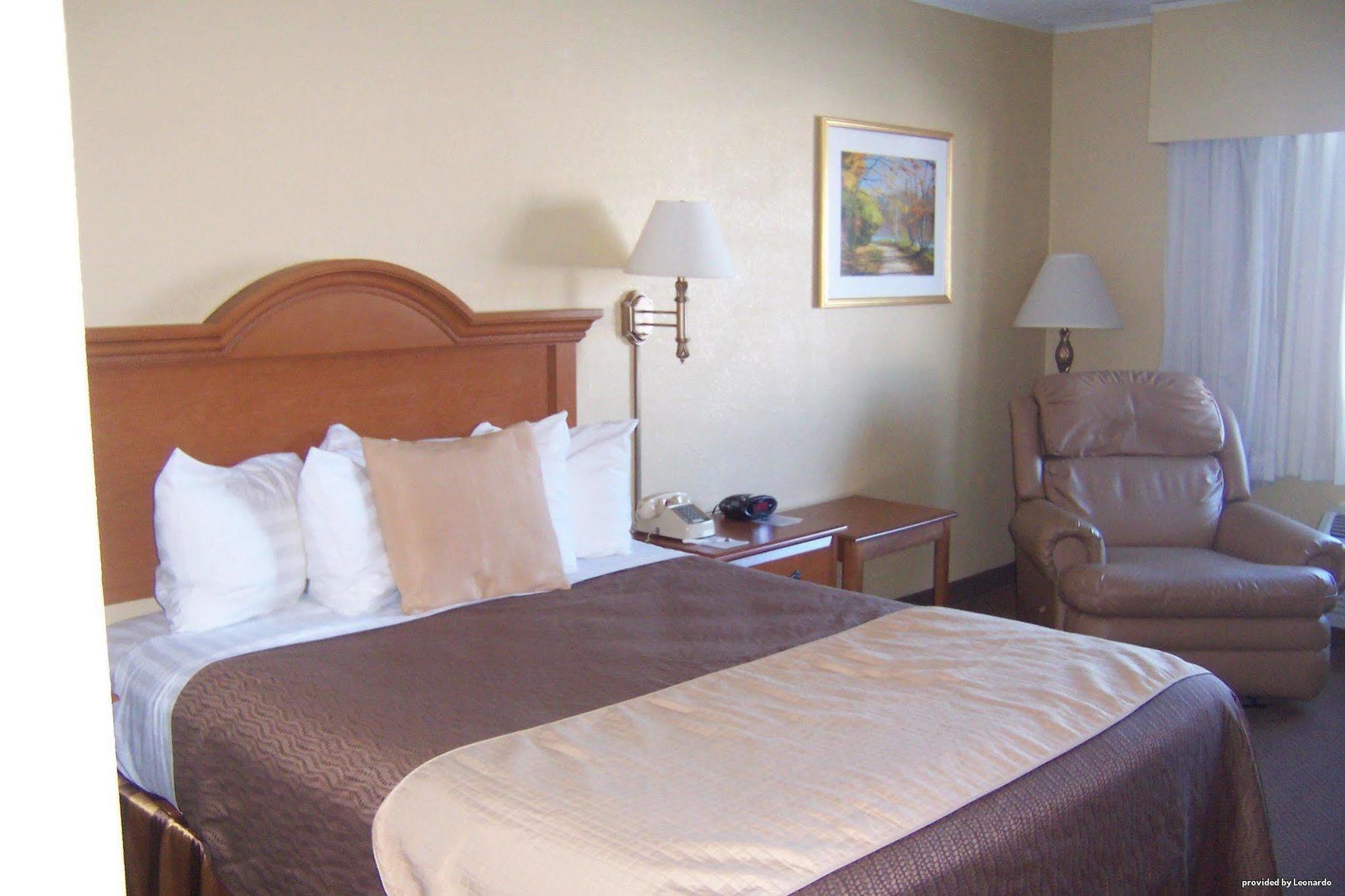 Norwood Inn & Suites Mankato North Mankato ภายนอก รูปภาพ