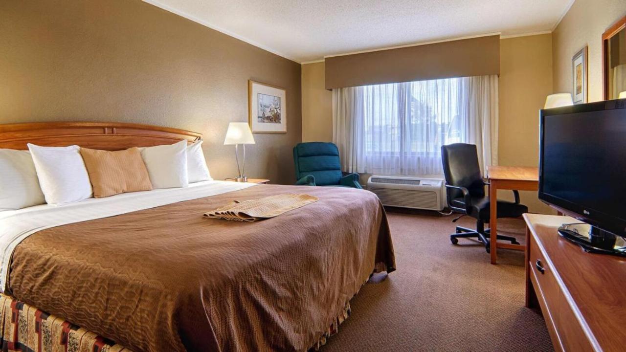 Norwood Inn & Suites Mankato North Mankato ภายนอก รูปภาพ